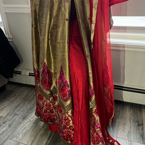 LEHENGA - Picture 11 of 11